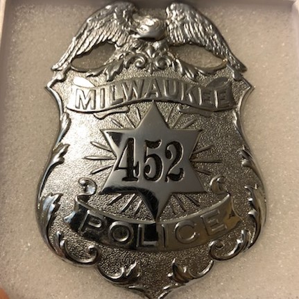 Badge 452